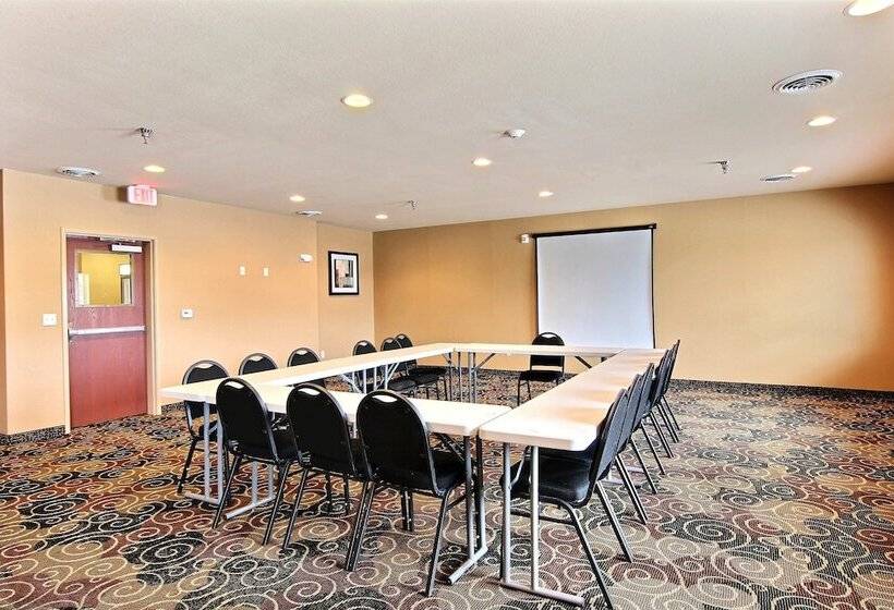 فندق Amerivu Inn And Suites   Crookston