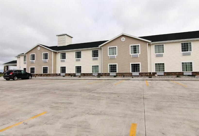 فندق Amerivu Inn And Suites   Crookston