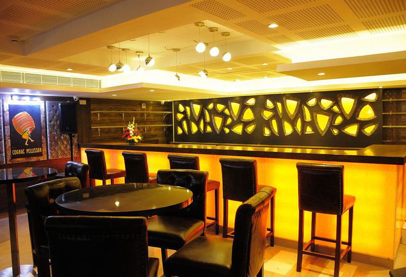 هتل Treebo Trend J S Five Two Boutique