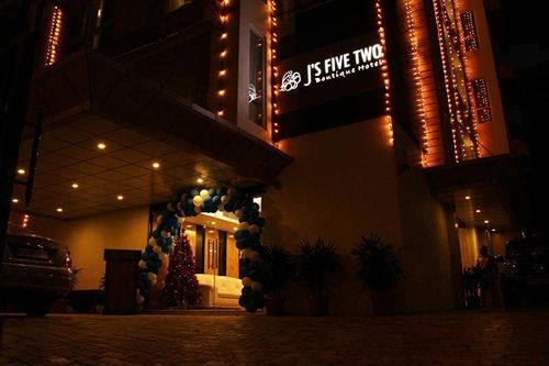 هتل Treebo Trend J S Five Two Boutique