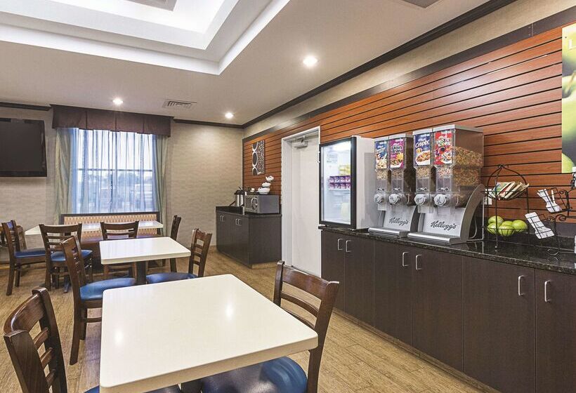 בית מלון כפרי La Quinta Inn & Suites Casino And Bar By Wyndham Glendive