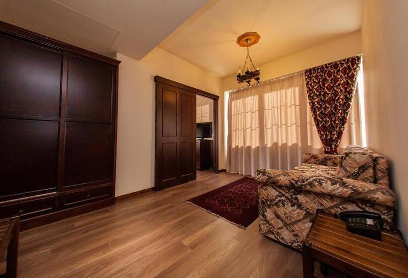 هتل Manthos Mountain Resort & Spa