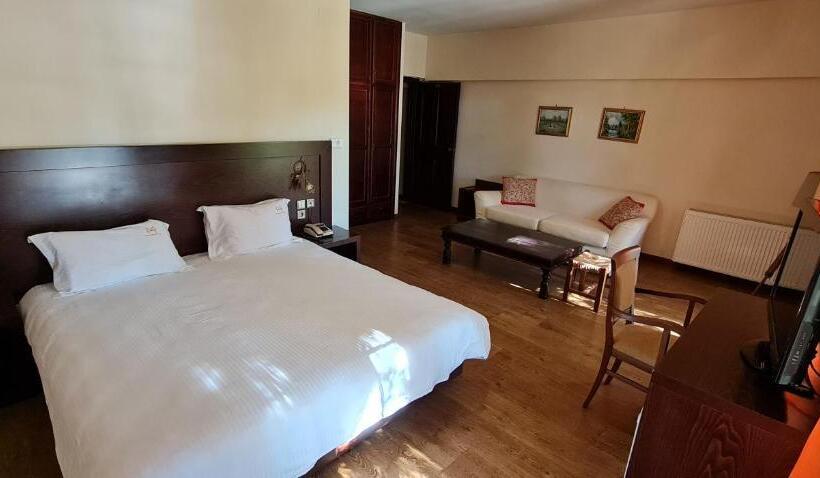 هتل Manthos Mountain Resort & Spa