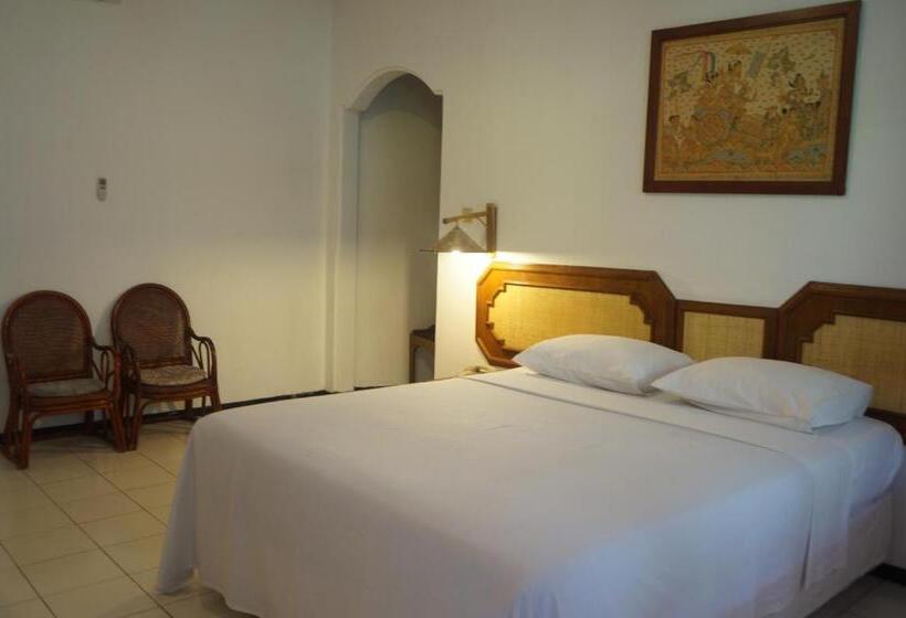 فندق Puri Naga Beachfront Cottages