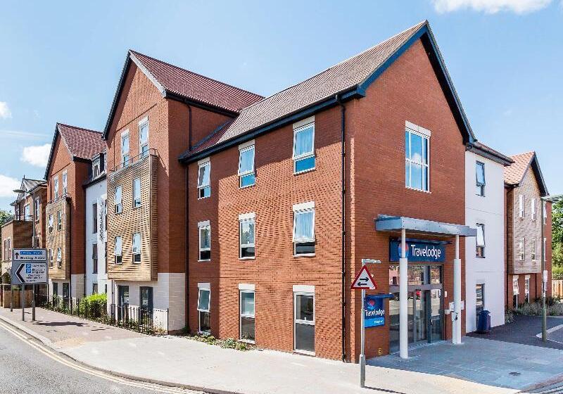 Отель Travelodge Chertsey