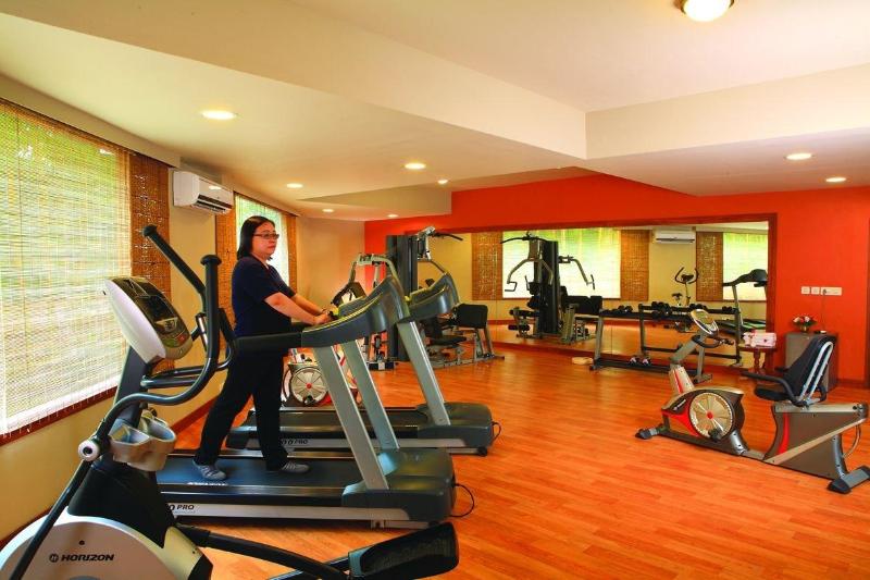 בית מלון כפרי Uday Suites   The Airport