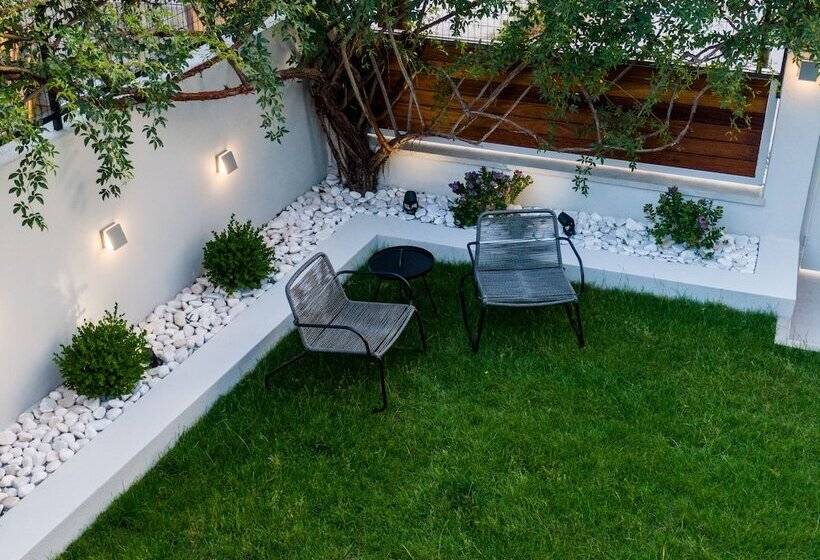 Iris Skiathos