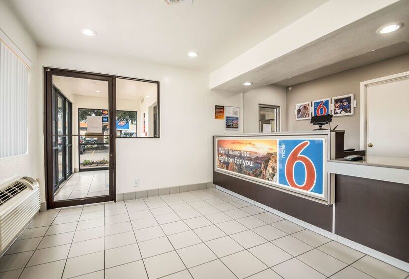 Motel 6college Station, Tx  Bryan