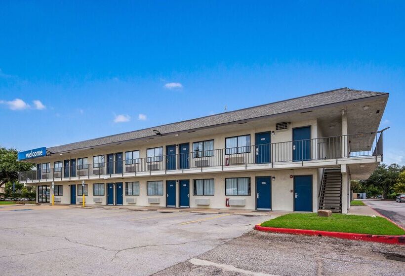 Motel 6college Station, Tx  Bryan