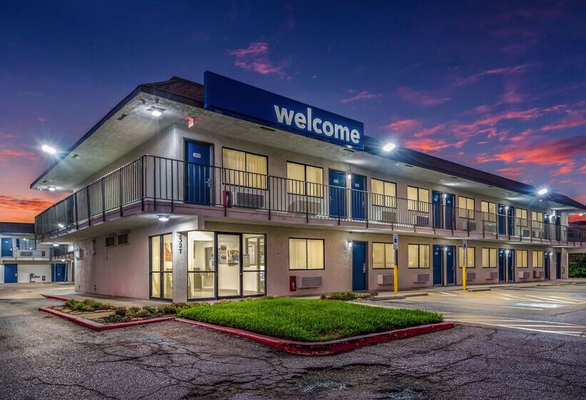 Motel 6college Station, Tx  Bryan