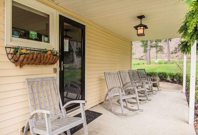 بنسيون The Broadway Guest House