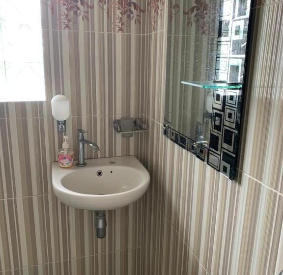 تختخواب و صبحانه Estevania Lodge Moni