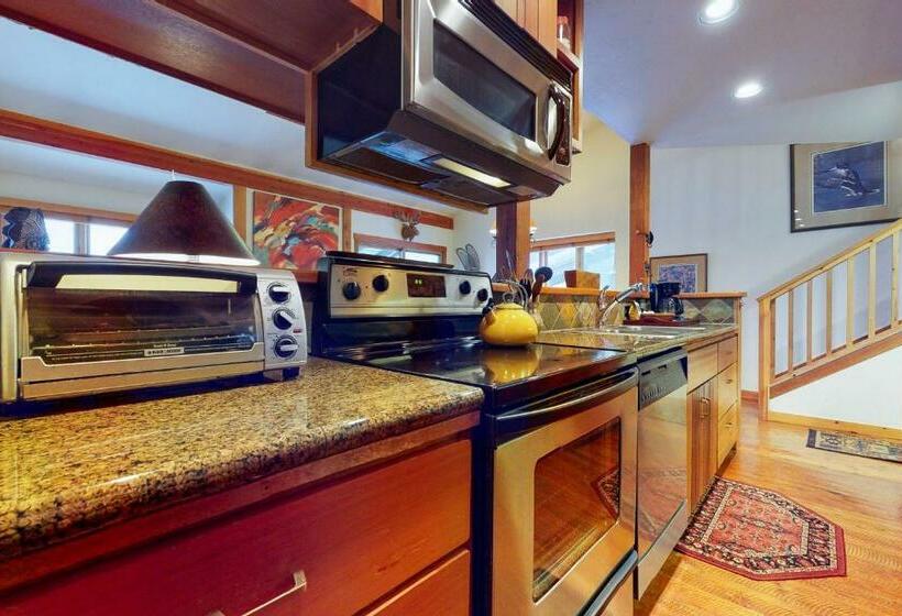 فندق 1123 Indian Paintbrush