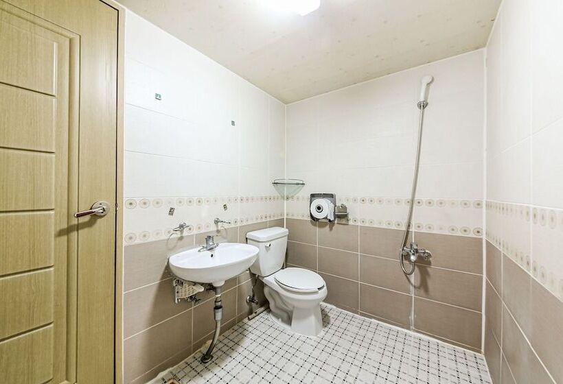 Buan Gyeokpo Chaeseok Resotel Oakville