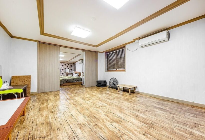 Buan Gyeokpo Chaeseok Resotel Oakville