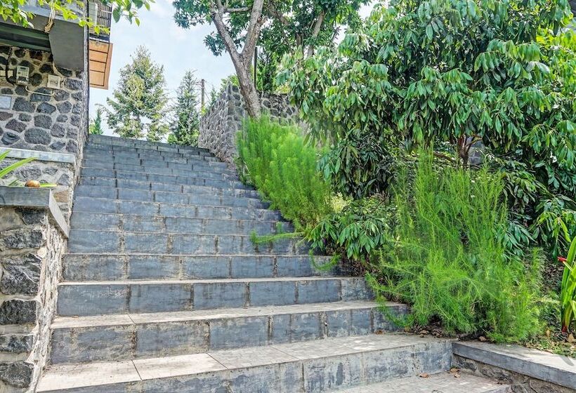 هتل Oyo 91679 Villa Juanda Syariah