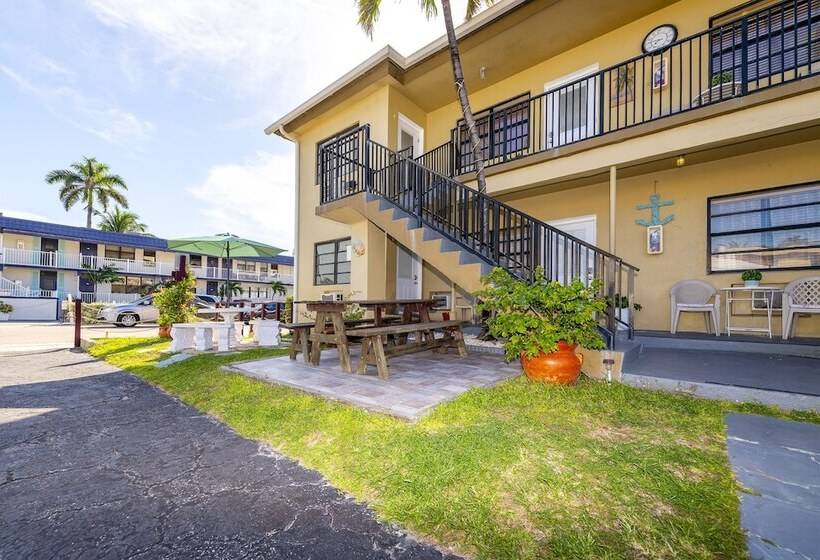 Tropic Isle Hotel And Apartment