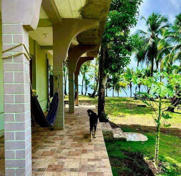 펜션 Coral View Hostel