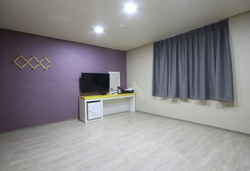 Q Motel Wanju