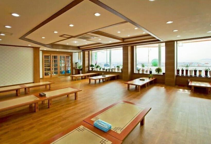 בית מלון כפרי Daeheungho Daege Pension