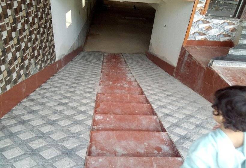 ホテル Dhanraj Residency