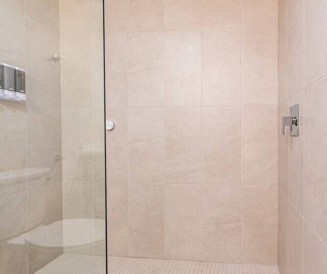 هتل Rooms At Riveredge