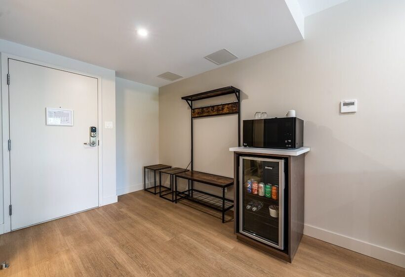 هتل Rooms At Riveredge