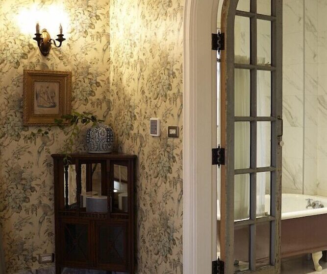 هتل Castle Of Hsuehyun