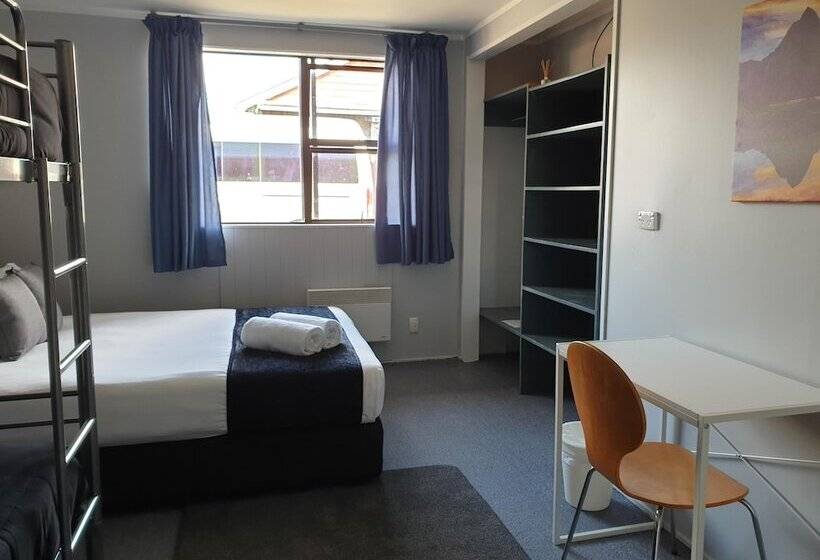 בית מלון כפרי Manowhenua Lodge   Hostel