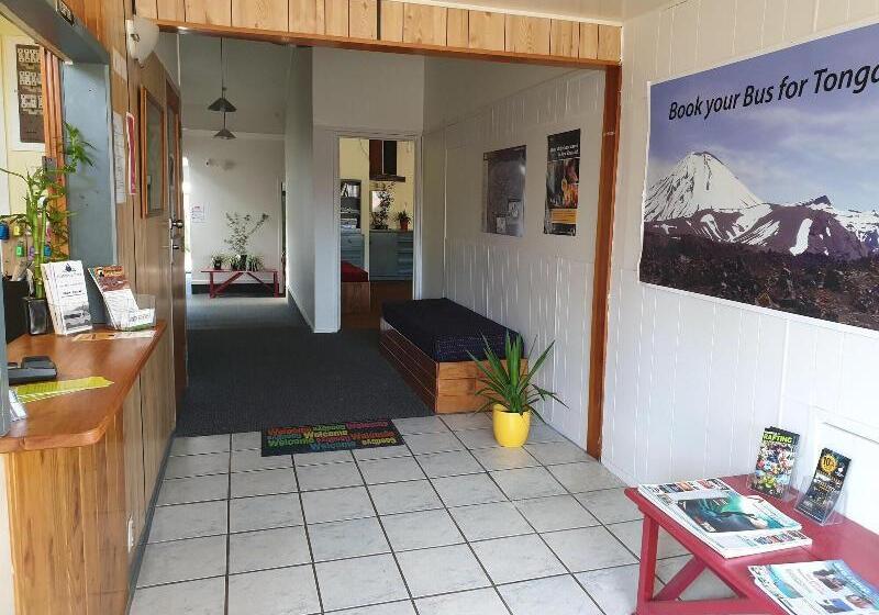 בית מלון כפרי Manowhenua Lodge   Hostel
