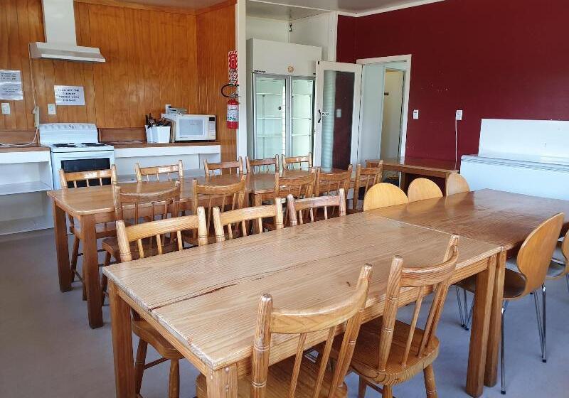 בית מלון כפרי Manowhenua Lodge   Hostel