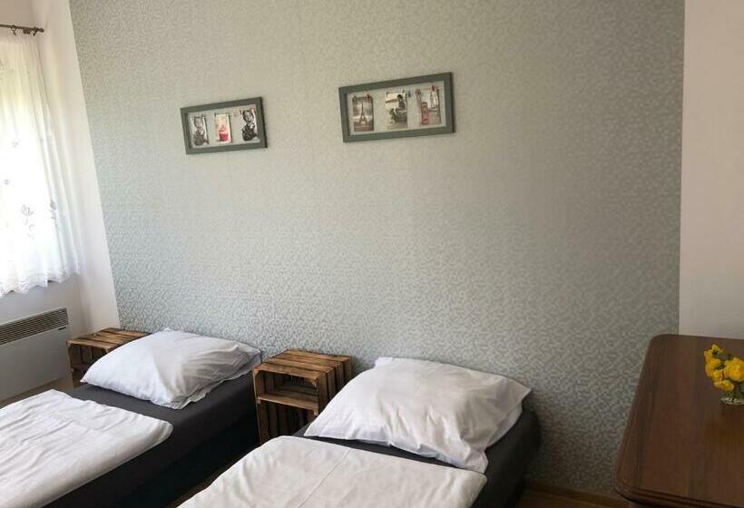 فندق صغير Hgs Home Noclegi Pracownicze Parking , łazienki