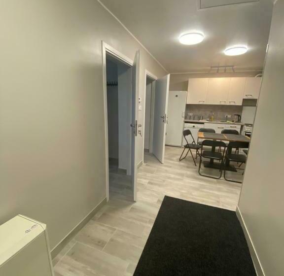 旅馆 Noclegi Pracownicze Parking Busy