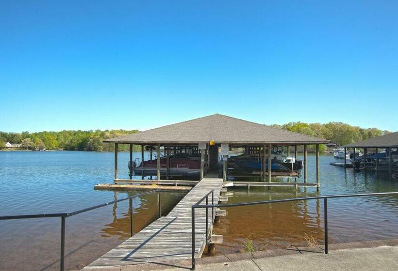 Отель Couples Cove