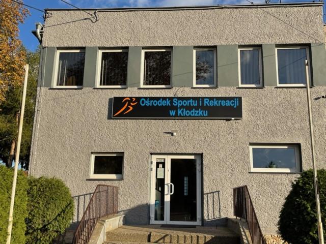 酒店 Dom Wycieczkowy Na Stadionie