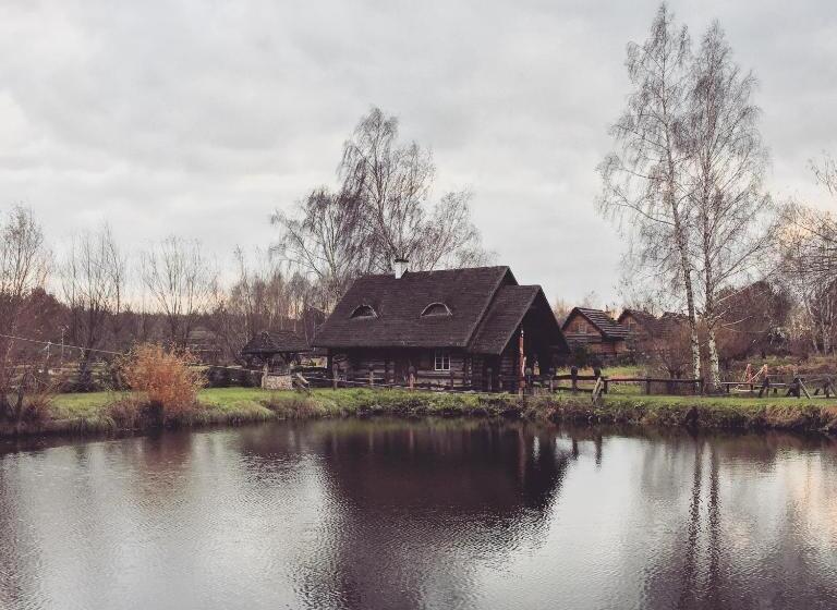 فندق Dworek Pod Wiechą