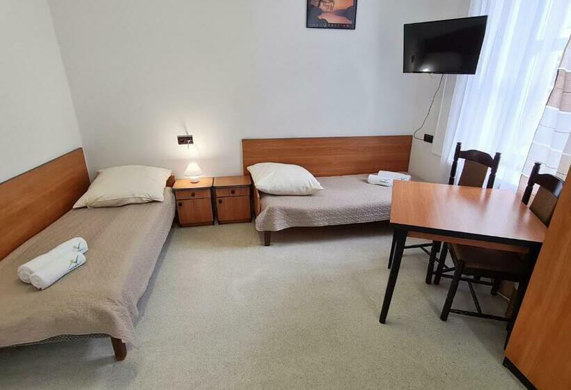 هاستل Cks Wrocław   Centrum Konferencyjno Szkoleniowe Cs Natura Tour