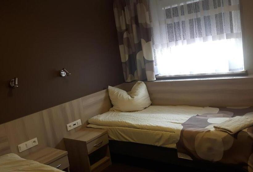 הוסטל Zajazd Tytan