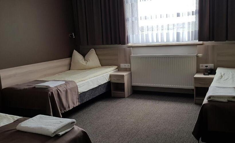 הוסטל Zajazd Tytan