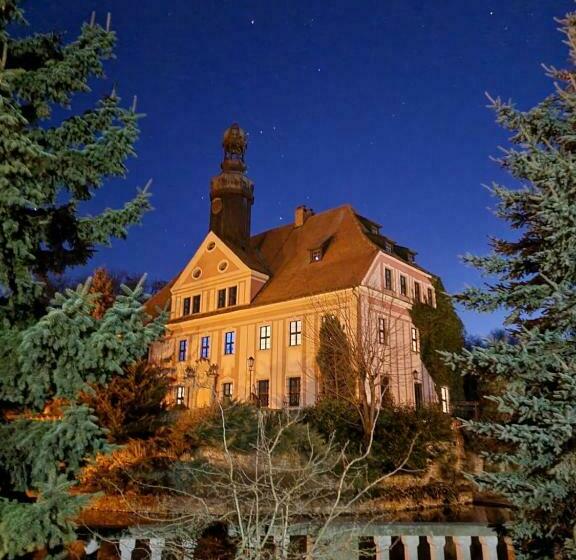 Bed and Breakfast Boutique Pałac Warmątowice Sienkiewiczowskie
