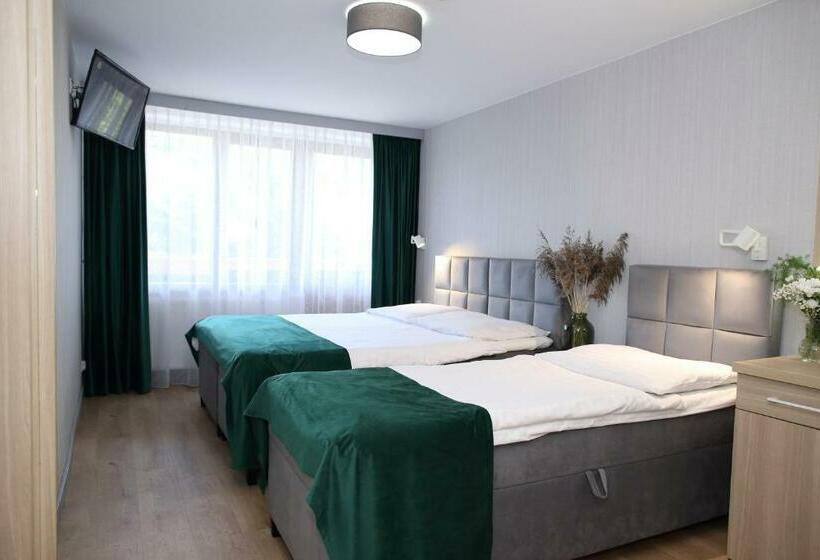 Bed and Breakfast Ośrodek Wypoczynkowy Pod Dębem