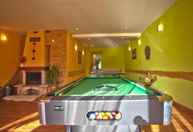 膳宿费 Willa Monika