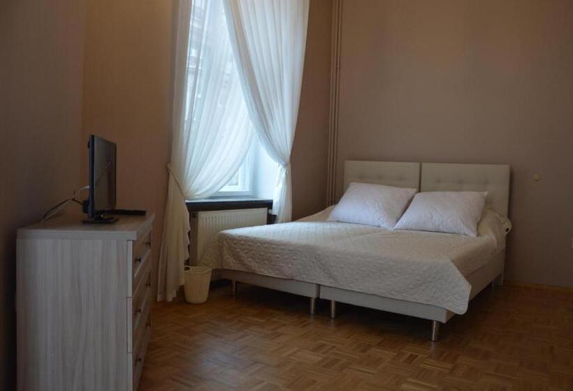 هاستل Ada Aparthouse