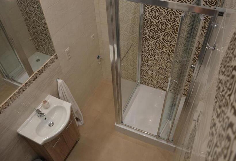 هاستل Ada Aparthouse