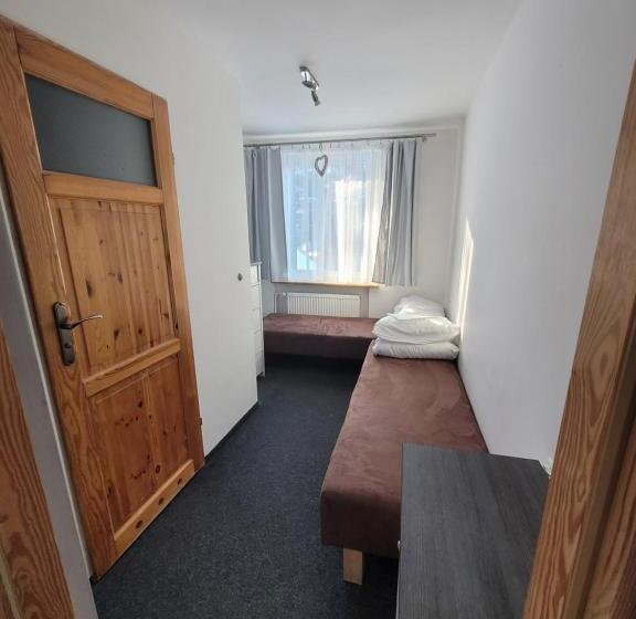 تختخواب و صبحانه 4 Pory Roku