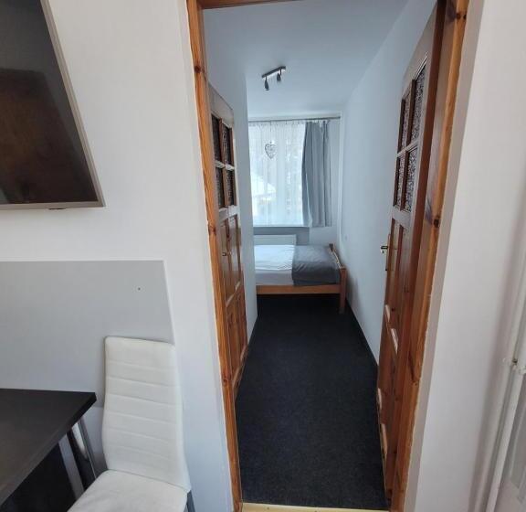 تختخواب و صبحانه 4 Pory Roku