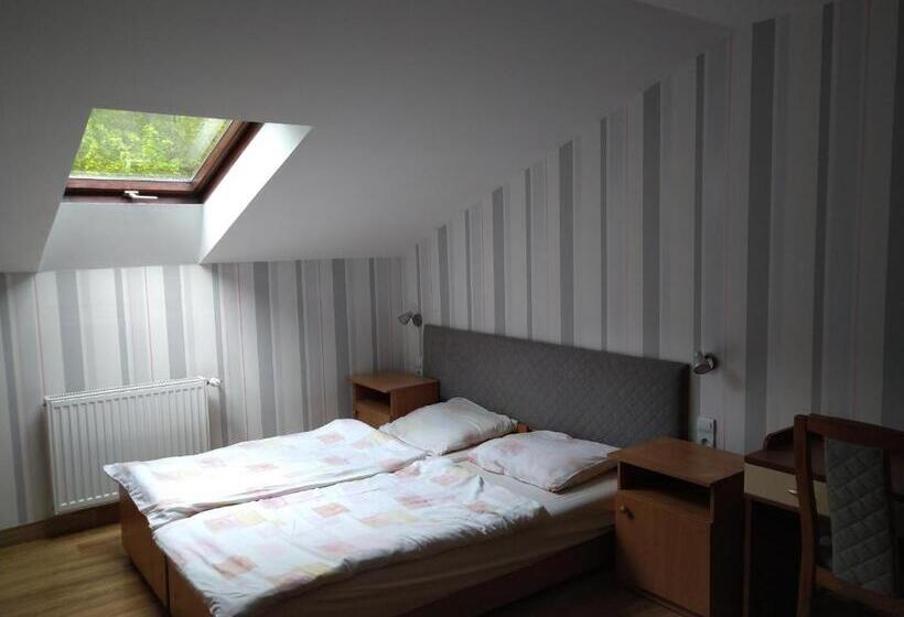 تختخواب و صبحانه Dworek Leśny