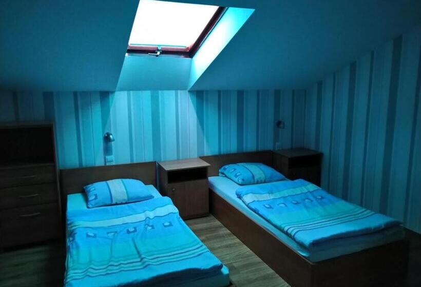 تختخواب و صبحانه Dworek Leśny