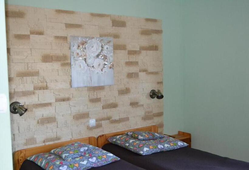 تختخواب و صبحانه Koliba