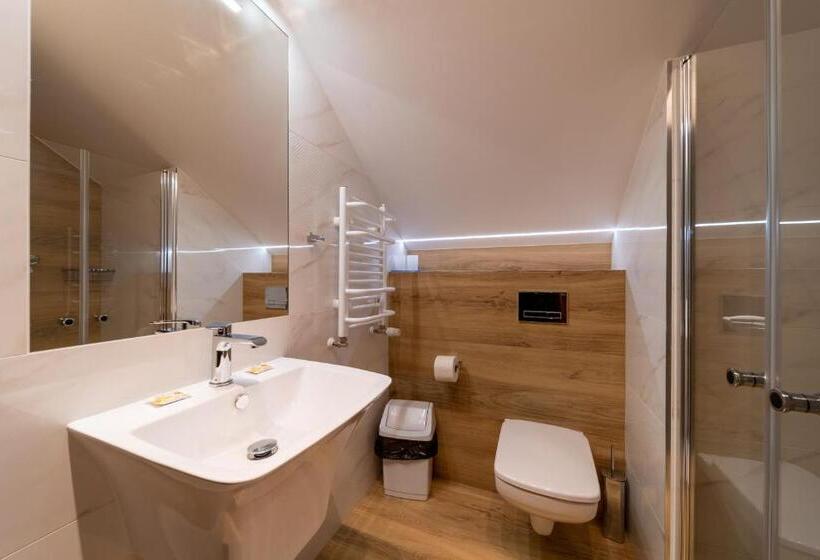 تختخواب و صبحانه Rezydencja Patria